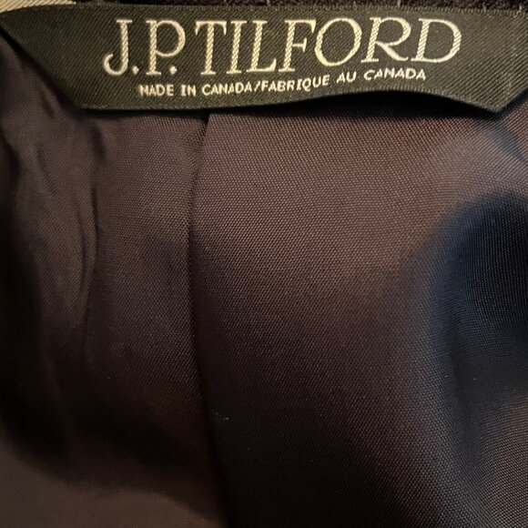 J.P. Tilford Samuelsohn Navy Blue Blazer. Excellent Condition. - Picture 13 of 16